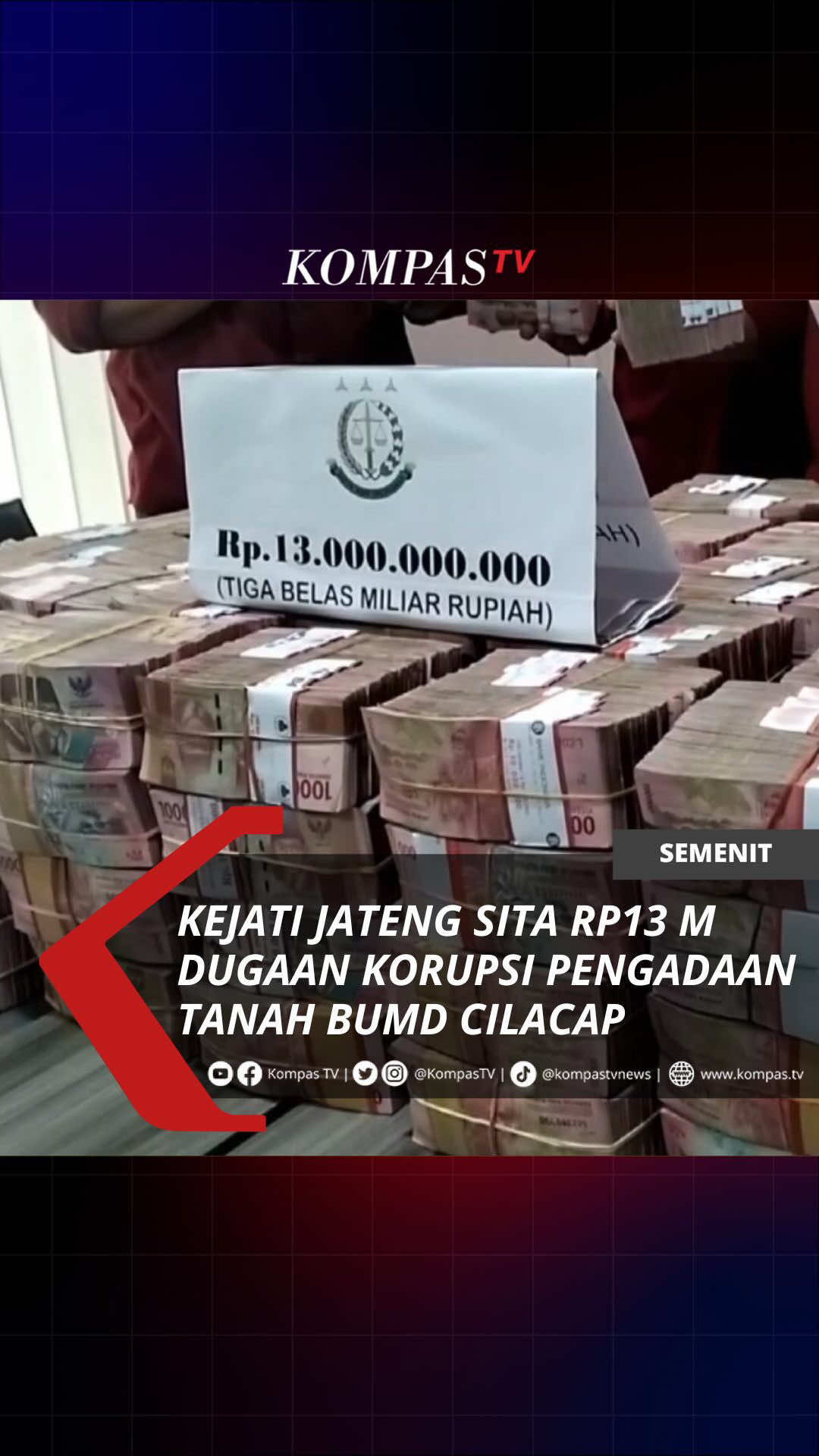 Kejaksaan Tinggi Jawa Tengah kembali mengusut kasus dugaan korupsi pengadaan tanah oleh Badan Usaha Milik Daerah, PT Cilacap Segara Artha, yang menimbulkan kerugian negara sebesar Rp237 miliar. Penyidik menyita uang tunai senilai Rp13 miliar dari Rizal Hari Wibowo. Uang tersebut merupakan pembayaran uang muka untuk pembelian pabrik beras di Klaten yang dilakukan oleh tersangka Andhi Nur Huda. Penyitaan dilakukan pada Rabu, 16 Juli 2025 dan ditampilkan dalam konferensi pers di Ruang Tindak Pidana Khusus Kejati Jateng. Selain dugaan korupsi, penyidik juga tengah menyiapkan penerapan pasal Tindak Pidana Pencucian Uang terhadap tersangka Andhi Nur Huda. Hingga berita ini ditulis, kejaksaan menyatakan proses hukum masih terus berjalan. Simak berita lainnya di www.kompas.tv! #SemenitKompasTV #TikTokBerita