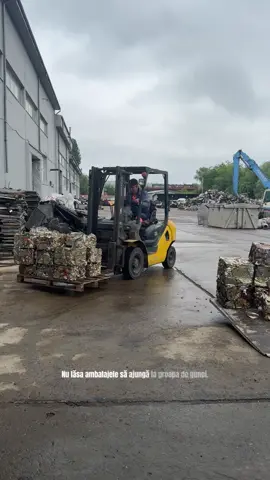 Vrei să protejezi mediul? Începe cu ambalajele. La Metalferos, nu le ignorăm. ✅ Le colectăm. ✅ Le valorificăm. ✅ Le redăm unui circuit util. Plastic, sticlă, carton, aluminiu, metale – toate pot avea o continuare. 📞 Predă-le la punctele noastre de colectare și sprijină un sistem care funcționează. Reciclarea nu începe în fabrică. Începe cu tine. La Metalferos.