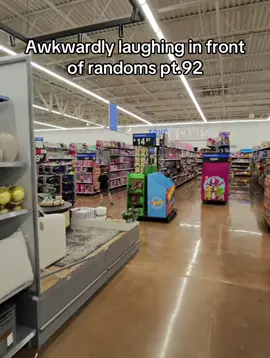 ZOOMIN💨🏃#akward #laugh #akwardlaugh #meme #prank 