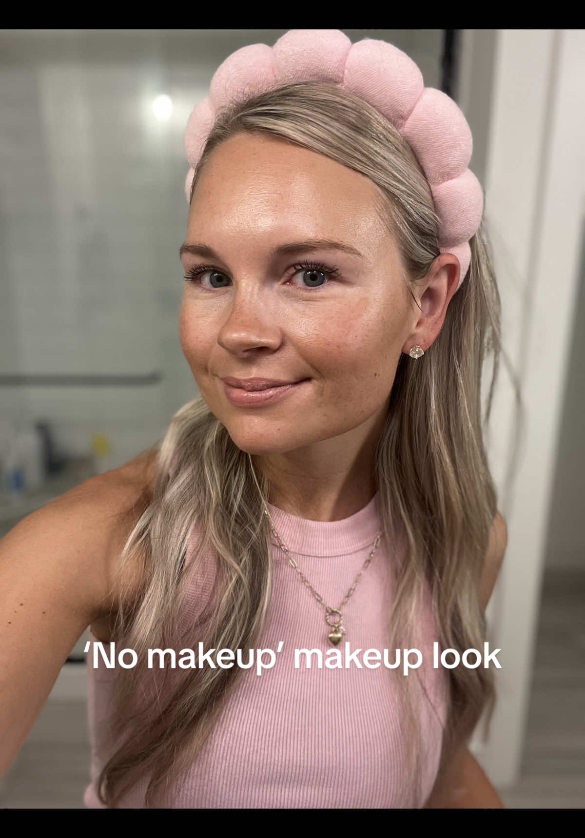 Loving this under 5 minute ‘no makeup’ make up look using @L’Oréal Professionnel lumi glotion  #makeup #makeupturorial #nomakeup #loreal #grwm 