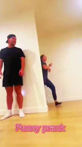 Spider prank 😂 #tunnyprank #prankvideo #prankscare #jumpscare #prankcouples #foryou 