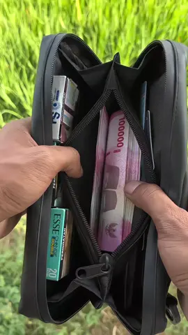 Tas handbag keren sudah waterproof tahan air serta sudah dapat 2 tali panjang dan pendek#handbag #slingbag #tasselempang #handbag2025 #fypジ 