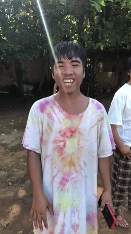 chủ acc đằng sau kiểu