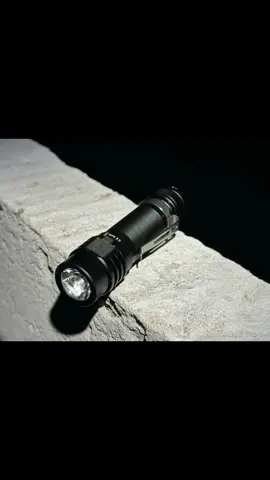 Trên Tay Đèn Pin SOFIRN SC18 Đèn pin EDC Led SST40 Tối đa 1800 Lumens TIR Optical Element Với Side Switch