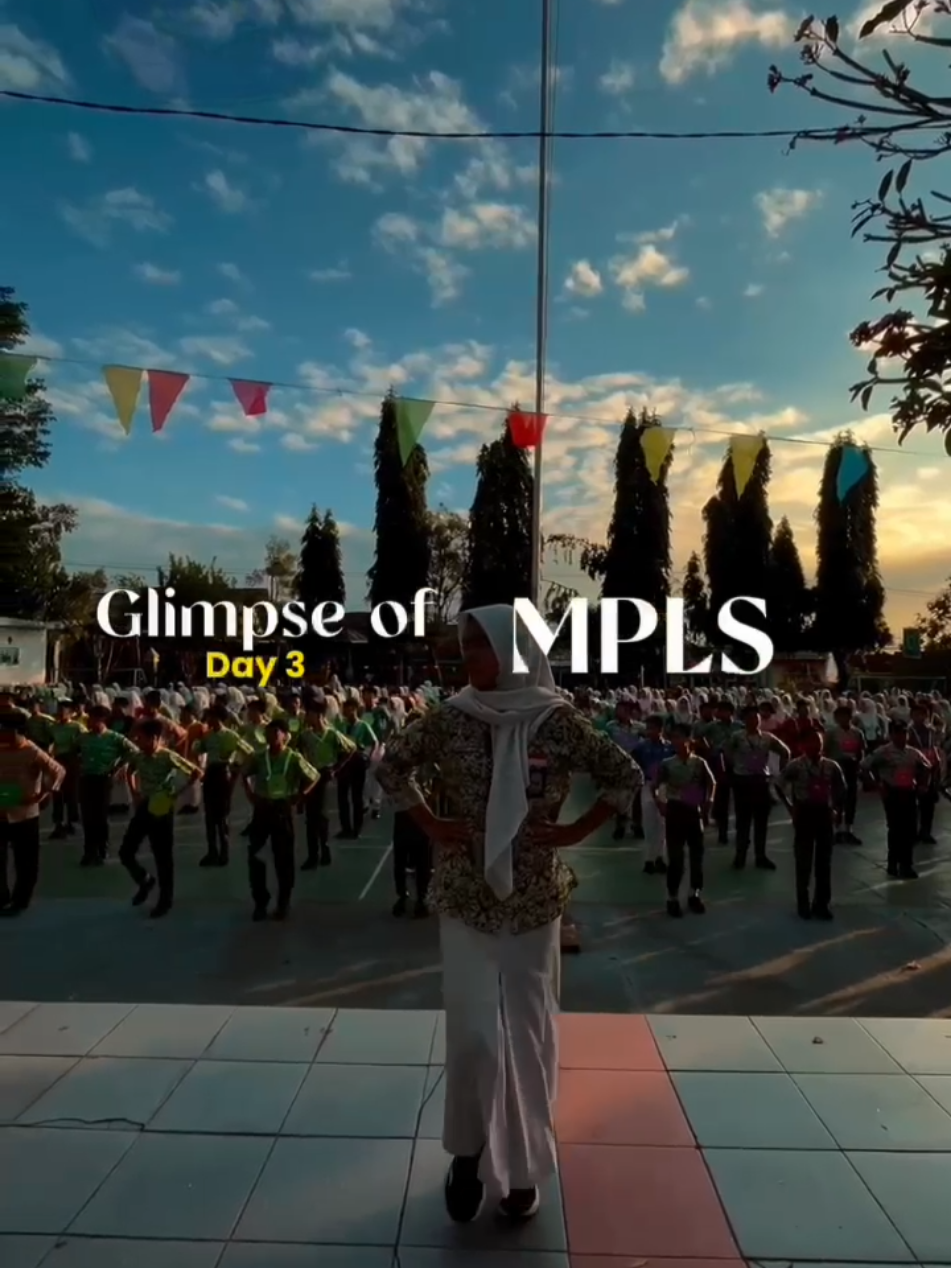 Halo #kawansmanesa kegiatan MPLS masih berlanjut yaa, hari ke 3 kegiatan #mplsramahanak  yuk kita tumbuhkan rasa saling memiliki dan kepedulian terhadap sekolah tercinta   ini ya... tetap semangaatt ✊💙❤ #mpls #mpls2025 #mplsday3  #mplsramahanak #pendidikanbermutuuntuksemua #smanesa #sman1purwosari #pasuruan #jawatimur #dindikjatim