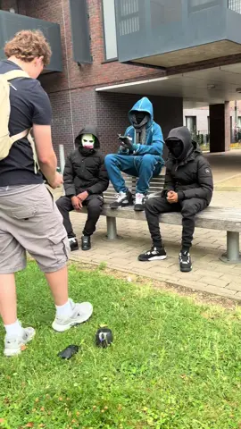 Steppa loads up his sain session out soon @37 🎥 #london #drill #bts 