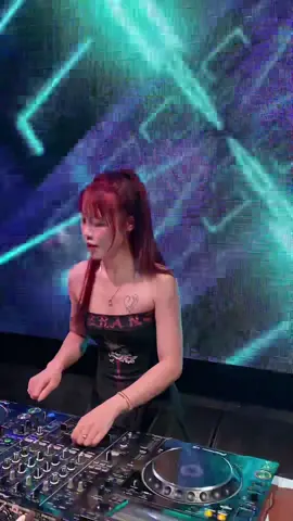 DJ HANA ON THE MIX Nhạc cổ đánh đổ dân chơi tại ADE LOUNGE #adelounge#loungebar #LoungeNgheAn #dance #DJResident #clubnghean 