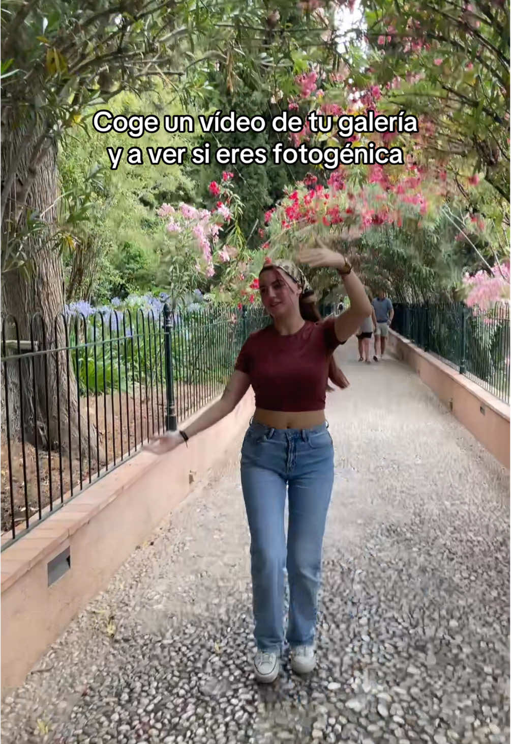 Yo sola me divierto mejor que nadie😂 He de decir que me sentía Aurora ahí #VideoAleatorio #princesa #malefica #aurora 