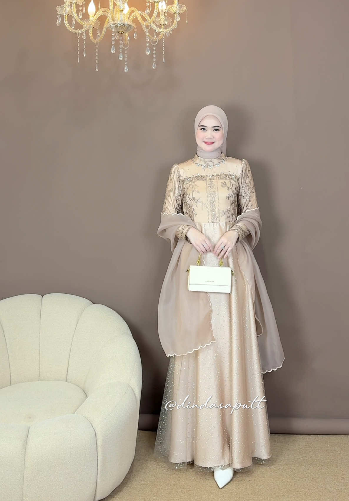 Ko bisa ya ada dress secantik inii!😭💓 #fyp #OOTD #outfitcouple #outfit #racuntiktok #racunoutfit #setelankondangan #outfitkondangan 