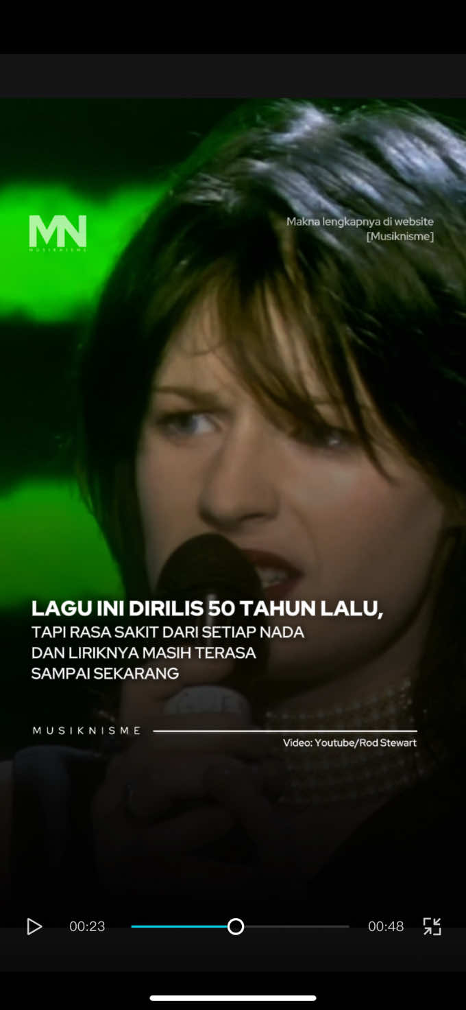 Lagu ini pertama kali dirilis tahun 1975, dan sudah setengah abad berlalu sejak suara Rod Stewart pertama kali menyanyikannya. Tapi ada sesuatu dalam lagu ini, kesederhanaannya, kejujuran lirihnya yang tetap menusuk hingga hari ini. Lagu ini dirilis 50 tahun lalu, tapi rasa sakit dari setiap nada dan liriknya masih terasa sampai sekarang. Rod Stewart tidak berusaha menjadi puitis secara berlebihan dalam lagu ini. Ia hanya bicara dari luka. Dan justru karena itu, lagu ini terasa sangat manusiawi. Ia seperti bahu tempat bersandar, atau pelukan diam yang tak menghakimi. Lagu ini menunjukkan bahwa tidak semua luka harus dijelaskan, tidak semua air mata harus dijelaskan alasannya. Kadang, kita hanya butuh didengar atau bahkan, cukup didiamkan. Lagu ini akan tetap hidup, bukan karena melodinya yang megah, tapi karena kesunyian yang ia bawa terasa akrab di hati siapa pun yang pernah merasa kehilangan. So, Gimana menurut kalian? #musiknisme #rodstewart #70s 