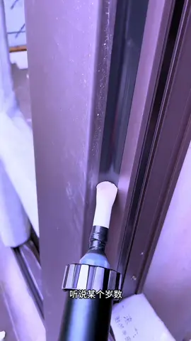 Learn to use local materials when you forget to bring a rubber nozzle.#External wall construction#Exterior wall gluing#Glue teaching#Glue application process