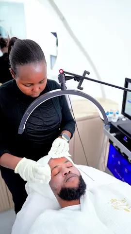 Introducing our beauty services for men at our kilimani branch. Hydrafacial for @Madaxweynaha Nairobi🇰🇪✌️🇸🇴 was done by @joy the beautician videography  @ameercastudio #gentsbythequeendom #queendomsalonkilimani #queendomsalon #hydrafacialtreatment #facial #fyp 