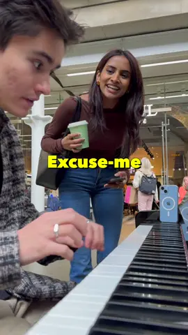 She made my day🥹❤️  I was playing the piano when this girl asked me to play her favourite Tamil song… wait for her reaction😳 @_mathuraa  #vaseegara #minnale #bombayjayashri #tamilsong #tamil #piano #publicreaction 