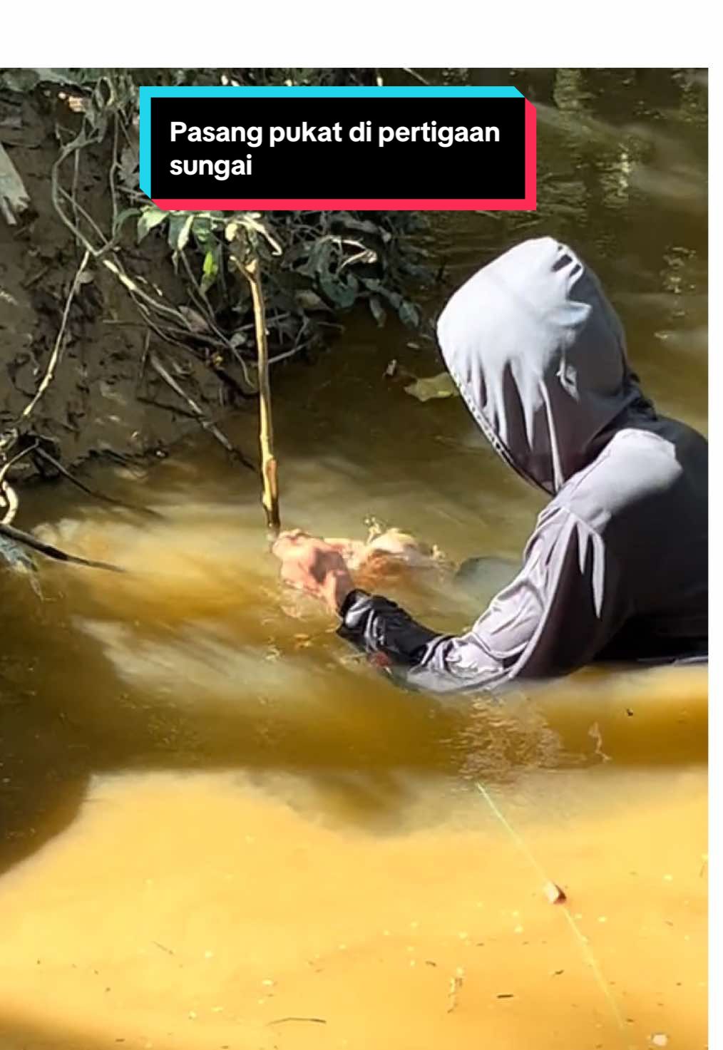 Pasang pukat di pertigaan sungai. #mancingliar #ngebolang #jaringikan #pukatikan #fyp 