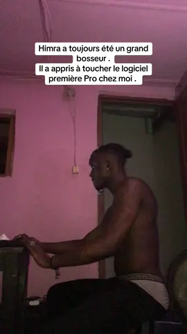 🎬 Souvenir précieux. 2018. Une petite chambre, un vieux ordi, un rêve un peu flou… Himra assis à côté de moi pendant qu’on monte son clip. Pas d’équipe, pas de budget, juste de la sueur, du feu dans les yeux… et une vision. Aujourd’hui il remplit des salles, fait des millions de vues, et inspire toute une génération. 🎤 De freestyle à superstar. Moi je retiens ça : ➡️ Ceux qui croient avant que ça brille méritent encore plus de lumière. Les inscriptions de la formation sont toujours en cours  #Himra #1x #Chette #chette1⚔️⚔️ #banger #dagbachi 