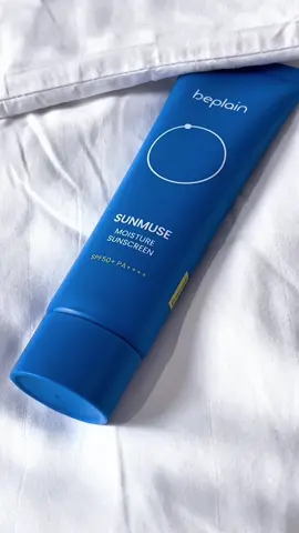 💙beplain Sunmuse Moisture Sunscreen 💙 🌤️ กันแดดเนื้อมอยซ์เจอร์ ช่วยให้ความชุ่มชื่นกับผิว พัฒนามาเพื่อผิวแห้งและผิวขาดน้ำโดยเฉพาะ เนื้อสัมผัสบางเบา เกลี่ยง่าย และซึมเข้าสู่ผิวได้อย่างรวดเร็ว โดยไม่ทิ้งความเหนียวเหนอะหนะ  SPF50+ PA++++ ช่วยปกป้องผิวจากแสงแดด ทั้ง UVA/UVB #beplain #beplainthailand #สกินแคร์ #skincarekorea #sunscreen #กันแดด 