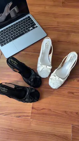 Mở bán 200 mã giảm 40k. Giày cao gót mũi vuông hoa nổi xinh quá nè. Chị em nhấp tay vào giỏ hàng để mua nha. #chidepstore 