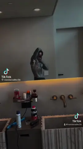 This man. I’m obsessed🤯! #foryoupage #mumsoftiktok #ronnieradke #fallinginreverse #foryou @ronnieradke 
