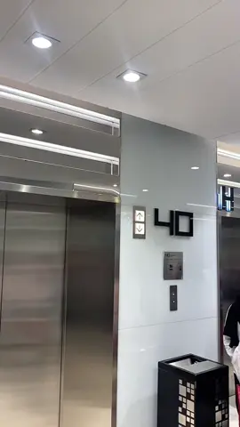 Sekian kisah menunggu lift dari warga lantai 40 #corporate #kerja #jakarta #pulangkerja #balikkerja #pulang #karyawan #office #officelife 