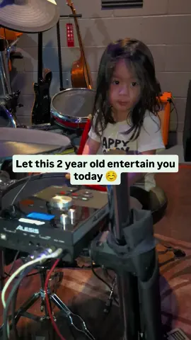 He ain't beggin though #beggin @maneskinofficial #littledrummerboy #drumminglife #toddler