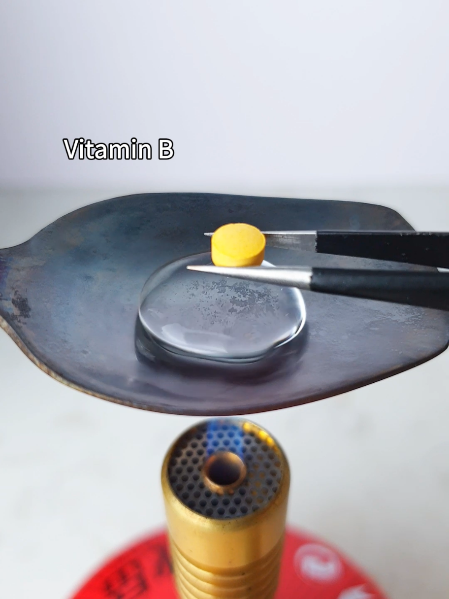 Water+Vitamin B Vs Hot Spoon  #science #experiment #usa_tiktok #fyp #asmr #satisfying #leidenfrosteffect #amazing 