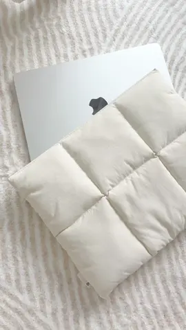 LOVE it because it’s like a soft pillow #comfyable #puffylaptopsleeve #laptopsleeve #tiktokshop #corporatelife 