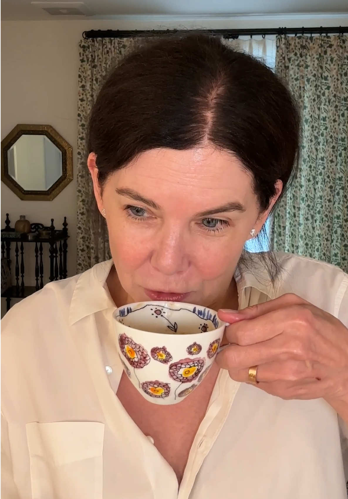 Everyone's favorite TV mom @Lauren Graham walks us through her everyday routine for picking up coffee, laundry detergent, and everything else on her shopping list.   #MERIT #laurengraham #gilmoregirls #grwm #theuniform #theminimalist #parenthood 