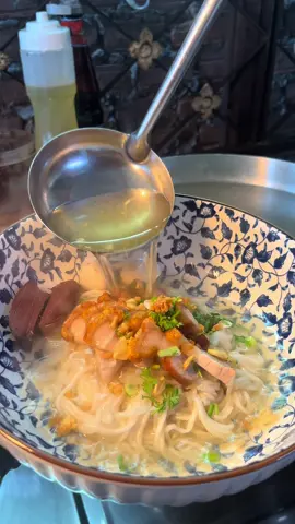 The Kool ມາພ້ອມຄວາມກອບແບບເຕັມຄຳ! ເລີ້ມຕັ້ງເເຕ່ວັນເສົານີ້ເປັນຕົ້ນໄປ ຮ້ານ The Kool ຂອງພວກເຮົາຈະເປີດຕົວເມນູໃໝ່ “ເຂົ້າປຽກຫມູກອບ” ທີ່ຈັດເຕັມຄວາມແຊບແບບຈຸກໆ! ຫມູກອບທອດໃໝ່ທຸກມື້ ກອບນອກນຸ່ມໃນ ເສີບຄູ່ກັບເຂົ້າປຽກຮ້ອນໆ ໃນນ້ຳຊຸບເຂັ້ມຂ້ນ ຫອມສຸດສຸດ ພ້ອມເຄື່ອງຄຽງແນ່ນໆ ຄວບຄູ່ມານໍາ. ພິເສດກວ່ານັ້ນ ກໍຄືຮ້ານພວກເຮົາເຮັດຫມາກເຜັດເຜົາເອງ ສົດໆ ຫອມໆ ເພີ່ມຄວາມແຊບໃຫ້ຫຼາຍຂຶ້ນອີກຂັ້ນ! #CAFEDEKOOL #fyp #Cafédekool #fypシ #eatwithme 