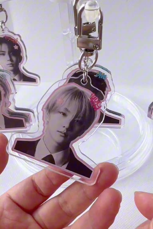 Enhype keychain desire unleash #jakeenhypen #nikienhypen #jayenhypen #jaypark #sunooenhypen #jungwonenhypen #heeseungenhypen #enhypensunghoon #heeseungenhypen #enhypenengene #enhypenjake #kpopfan #kpopidol #kpopchallenge 