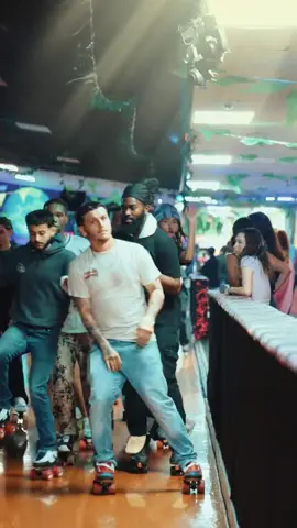 #shuffleskating #skatingrink #jamskate #rollerskating #rollerskate #shuffleskate #rollerskate #rollerskatingtiktok #foryou #jamskating #skatingDancer