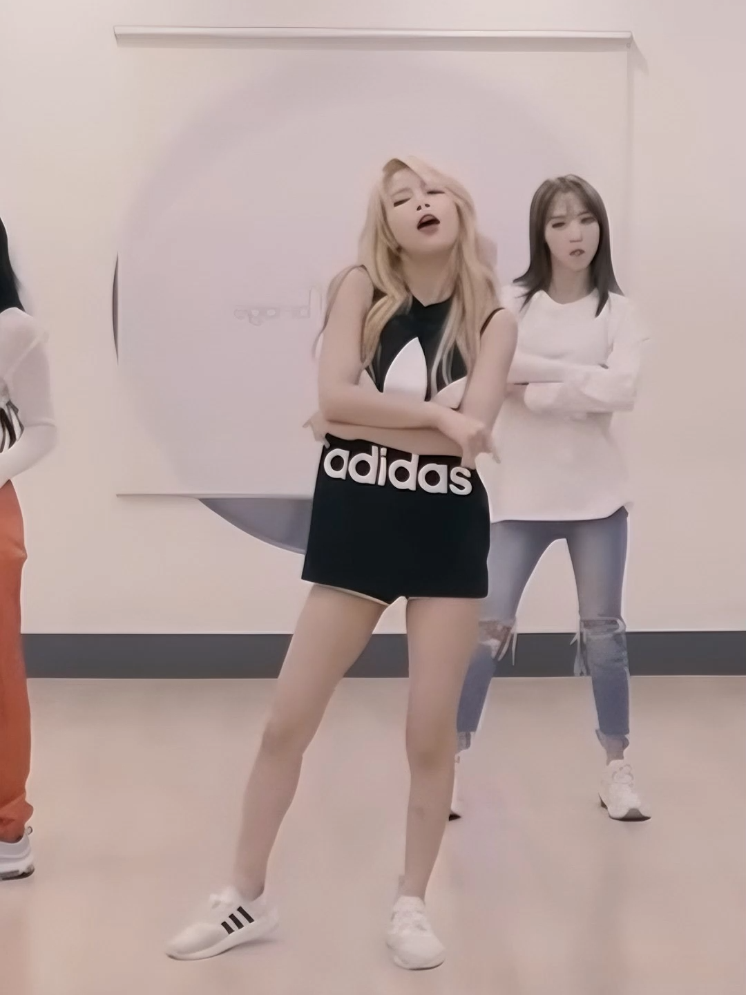 #Flashback  MAMAMOO - Egotistic (Dance Practice) #mamamoo #egotistic #dancepractice #kpopdancepractice #kpop #solar #moonbyul #hwasa #wheeinmamamoo #foryou #playlist #kpopgen3