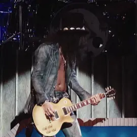 I’m still not over the fact I heard it live 🙏 #slash #slashedit #gunsnroses #axlrose #axlroseedit #fyp #gnr #viral #goviral #foryoupage #foryou #xyzabc #edit #novemberrain 