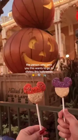 Be still my heart… a halloween Main Street is near!🍂🎃👻 I’m so excited for Mickey’s Not So Scary Halloween party to be back! Add this to your Halloween bucket list! #Halloweenvibes #halloweenaesthetic #disneyhalloween #halloweendisney #disneyworld #pumpkinseason #mickeysnotsoscaryhalloweenparty 