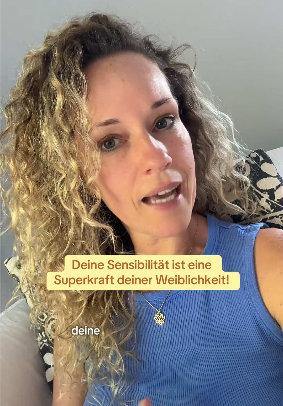 Frau SEIN ☀️ Du bist NICHT zu sensibel! Lass dir nie einreden, dass deine Sensibilität ein Makel ist. Willst du wissen, warum deine Sensibilität deine Superkraft ist? 👉 Höre jetzt die neue Folge (187) auf Apple Podcast oder Spotify an 👉 Link hier in meiner Bio …  #weiblichkeit #sensibel #sensibilität #weiblicheenergie #weiblich 