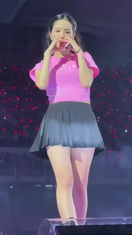 #jisoo #blackpink | caraca gnt teve uma briguinha as 4 hrs ( da madrugada ) no catálogo ( roblox ) o pessoal julgando a skin de uma menina pq tava s3nsualizando tipo ela é minha amiga mais eu n fiquei do lado de ninguém só tentei ajudar falando 