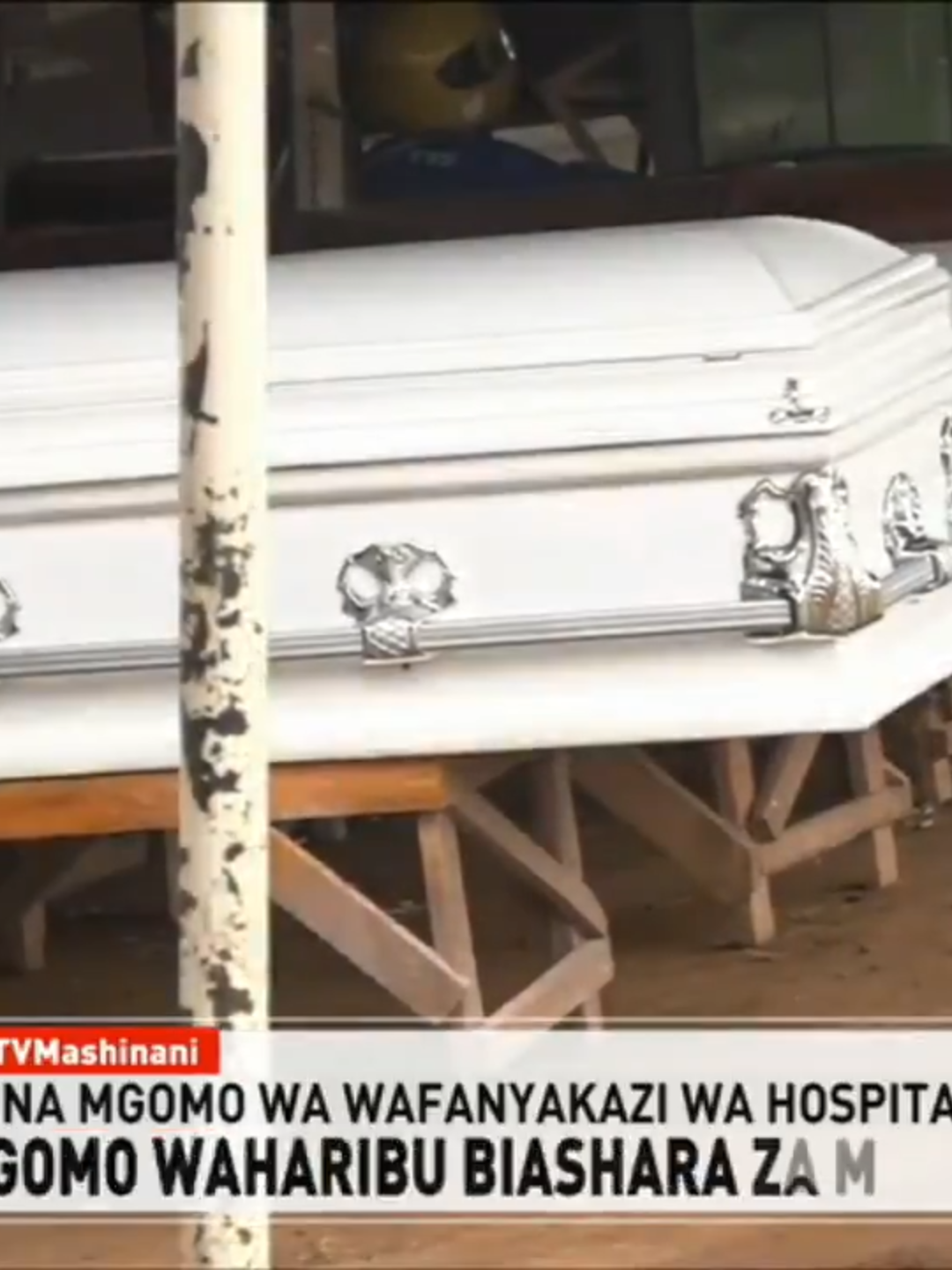 Wafanyibiashara wa kuuza majeneza nje ya hospitali ya kimisheni ya St. Marys mjini Mumias wamelalamikia kuathirika kwa biashara yao kutokana na mgomo wa wafanyakazi wa hospitali hiyo.
