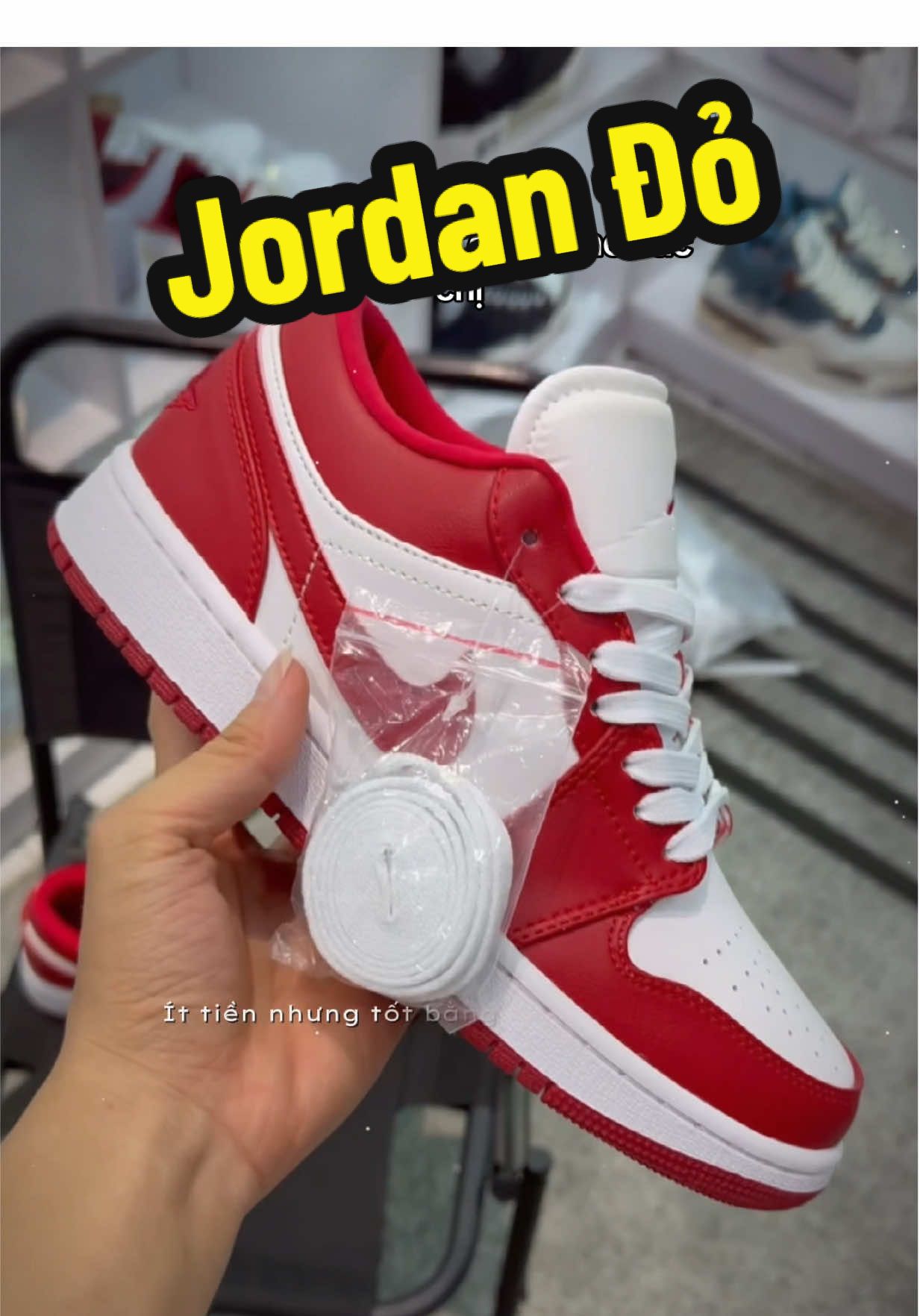 Nói yêu chồng thì phải mua giày tặng chồng nha các chị #jordanlow #giaydep #giaysneaker #giayhottrend #giaynam #jordanred #jordangymred #jordando #sneakers #giayhocsinh #giaynamcaocap #giaynamhot #giaythethao #viralvideo #fyp 