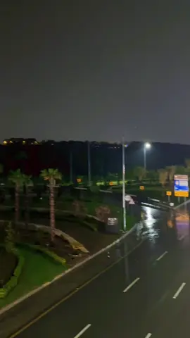 Beautiful raini ni8 ❤️🌧️ #islamabadians  #rain  #weather  #rainlover  #nature_reel  #fypシ゚viral  #reels  #islamabd  #night  #view  #nature  #music  #fyp  #Love 