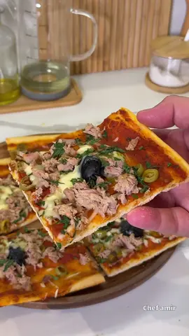 ⁨	مستحيل تشروها من برا بعد هذا الفيديو 😍 بيتزا 🍕 كاري بجميع اسرارها تجي مقرمشة و بنينة 🤤👌🏻 لصلصة طماطم: 3 حبات طماطم  حبة بصل صغيرة  2 فصوص ثوم زيت زيتون  ربع كأس ماء توابل : فلفلة حمراء ، توابل عطرية، زعتر ، رند ، ملح  ملعقة طماطم مصبرة  #بيتزا #بيتزا_كاري #طبخ_جزائري #وصفات #وصفات_سهله #وصفات_سريعة #pizza #food #foodporn #yummy #algeria #delicious⁩