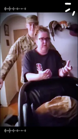 cominghome #Emotional #Home #soldierscominghome #soldier #brother #sister #family #Surprise #return #militaryhomecoming #surprise #yzxbac 