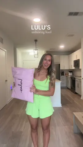Unboxing haul from @Lulus 📦🩷 #clothes #lulus #fashion #unboxing #haul #clothinghaul 