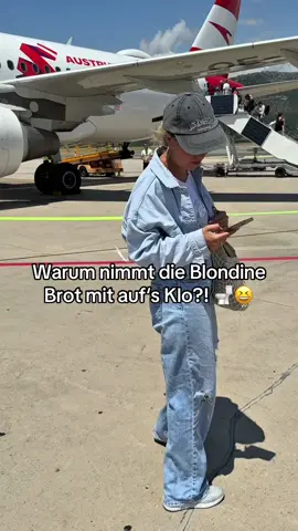 Warum nimmt die Blondine Brot mit auf‘s Klo?! 🚽😆 #blondinenwitz #blondiegirl #nichtlustig 