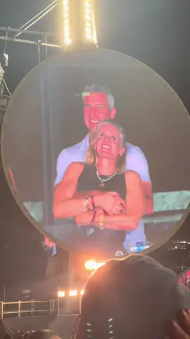 Being caught cheating on the big screen, now that's how it's done 🤣 #coldplay #Relationship #cheater #cheating #dating #fyp #foryou #foryoupage #jet2holidays #xyzbca #viral #viralvideo #capcut #men #husband #wife #fypシ #fypシ゚viral #viral #dog 