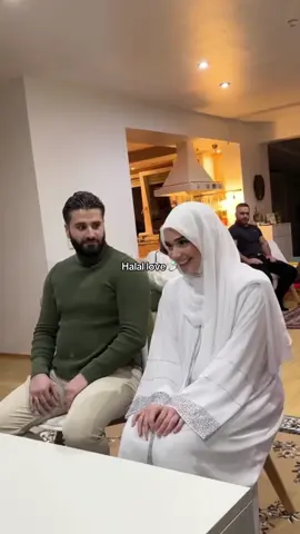 Halal love 💍 . . . . . .@Kiyahhh @𝐋𝐚𝐧𝐠𝐤𝐚𝐡 𝐇𝐢𝐣𝐫𝐚𝐡🌷  @Hazera #halal #muslim #muslimtiktok #mariage #mariage💍 #💍 #couplemuslim #عقد_قران 
