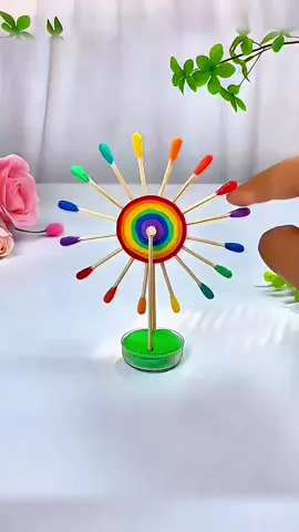 DIY Spinning Rainbow Wheel #DIY #kidscrafts #ArtForKids 