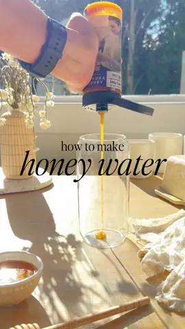 Sweeten Your Day with Honey Water.⁠ ⁠ Feeling a little sluggish? Revitalize yourself with our delicious honey water recipe! It's as easy as 1-2-3: mix Mānuka honey in warm water until the honey has dissolved, add some ice, and finish it off with cold water. ⁠ ⁠ It’s simple, nourishing, and oh-so-refreshing. Have you tried it yet?⁠ ⁠ #honeywater #manukahoneybenefits #naturalenergyboost #hydrationhack #wellnessritual #drinkbetter #fromthehive #steenshoney #rawmanukahoney #steensmanukahoney #rawhoney