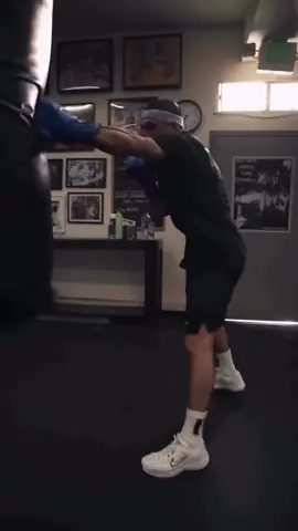 @teofimolopez rocking our gloves at @wildcardboxingclub 🏆  #godisgreat #boxing 