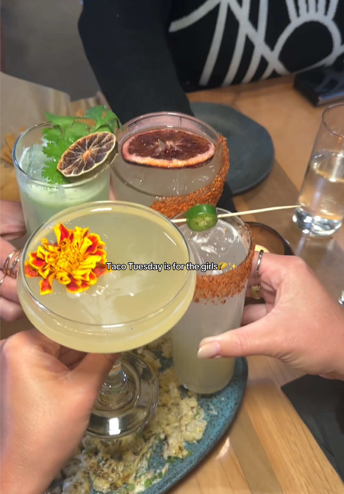 Taco Tuesday @FlechaCantina by Mark Wahlberg is always a good idea🌮 #tacotuesday #girlsnight #girlsnightout #forthegirls 