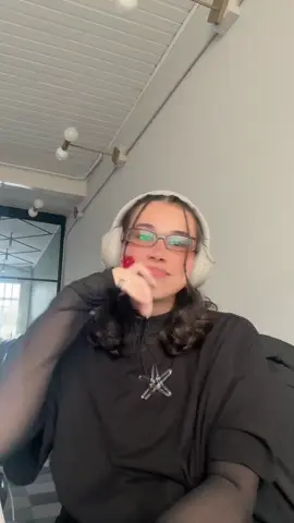 Cuando me hacen venir a la oficina a hacer el trabajo que puedo hacer en la comodidad de mi casa…  #humor #fyp #fypcolombia #fyppppppppppppppppppppppp #office #officelife 