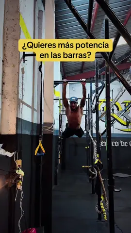 ¿Sientes que te falta potencia aunque te esfuerces al máximo? A veces no es fuerza, es cómo la usas 👀 Descubre el detalle que puede cambiar tu rendimiento por completo. 👇 Cuéntanos si ya lo aplicabas o si esto te voló la cabeza. Síguenos para más y entrena con nosotros en línea por Patreon 💥 #potencia #entrenamientofuncional #barras #tips #entrenamientointeligente 